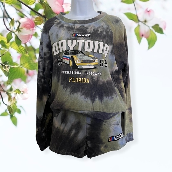 NASCAR Daytona Tie Dye sweater and short set - Picture 2 of 10